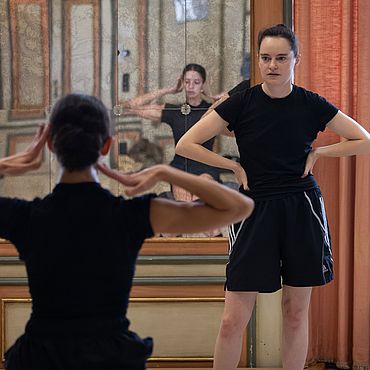 EMMA PORTNER: EINE NEUE WEIBLICHE STIMME IM BALLETT DES 21. JAHRHUNDERTS